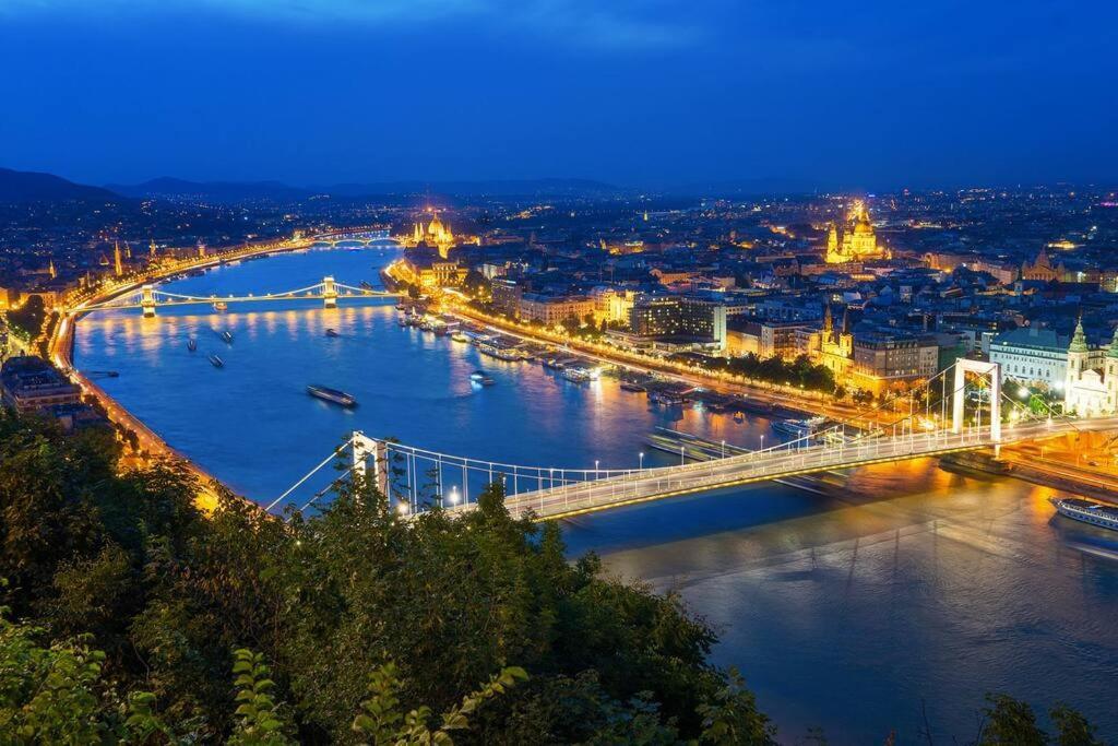 Parisian Soul In The Heart Of Budapest Exterior photo