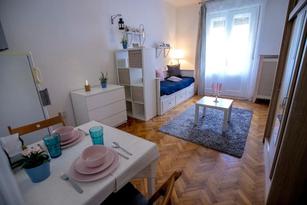 Parisian Soul In The Heart Of Budapest Exterior photo